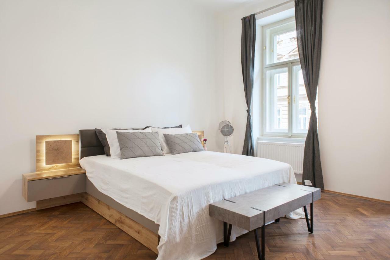Kent Ridge Loft Apartment Прага Екстериор снимка