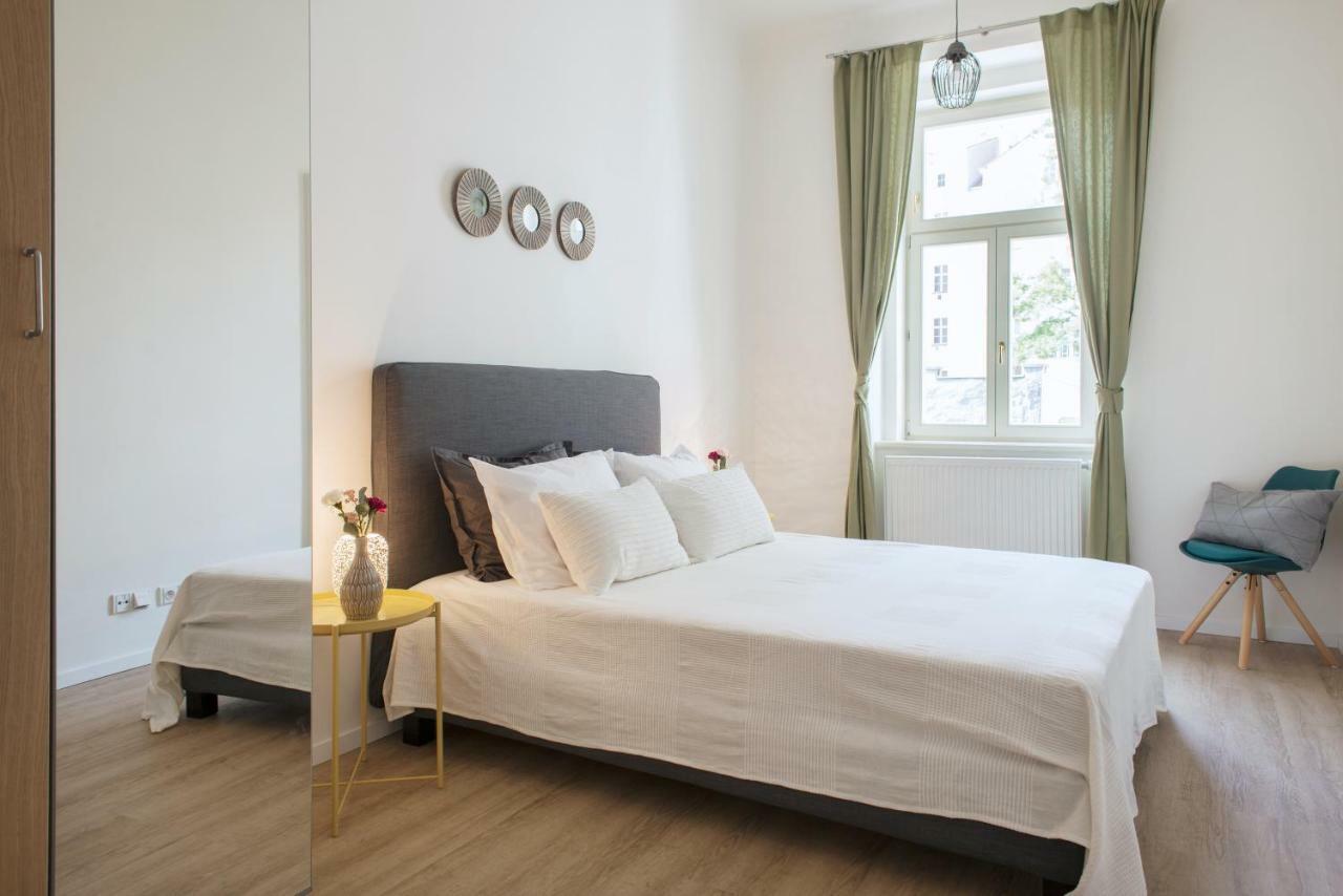 Kent Ridge Loft Apartment Прага Екстериор снимка
