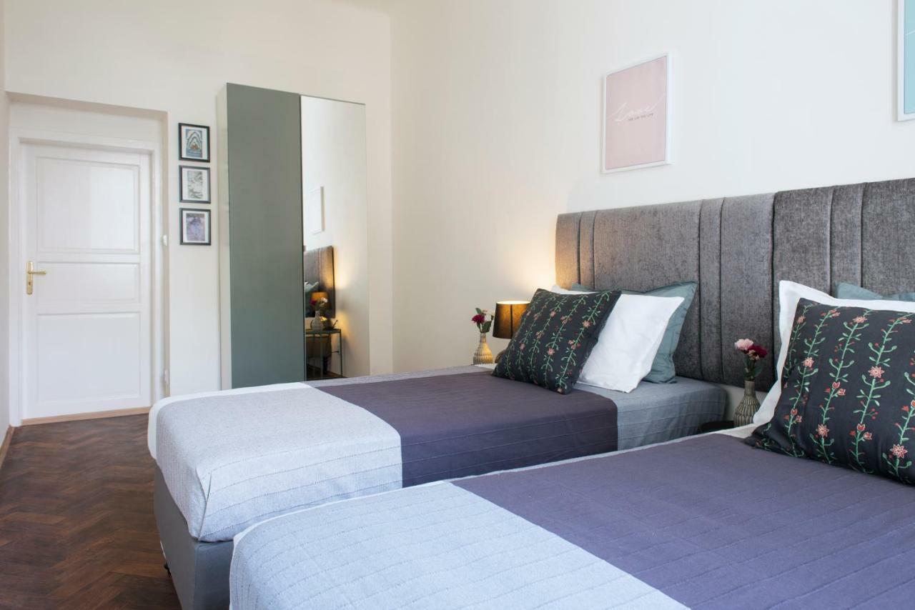Kent Ridge Loft Apartment Прага Екстериор снимка