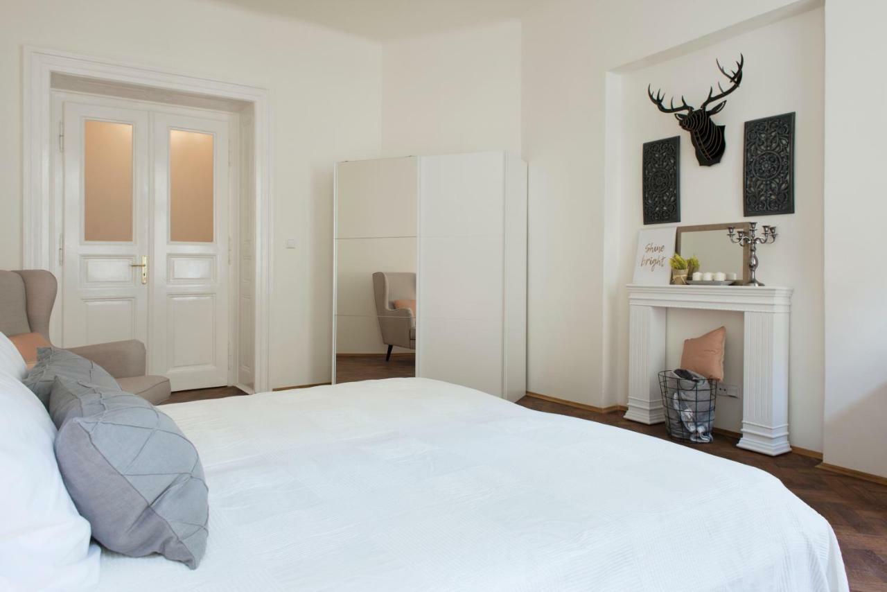 Kent Ridge Loft Apartment Прага Екстериор снимка
